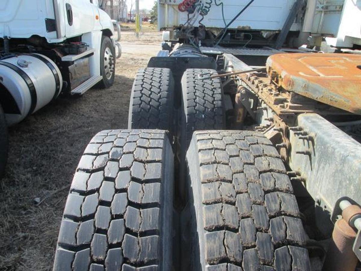 Used 2015 VOLVO VNL64T300