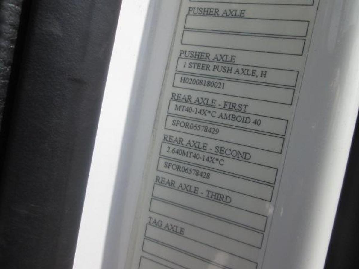 Used 2021 VOLVO VNR64T300