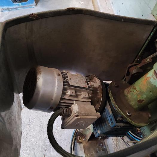 Used Hydroextractor loading unloading device