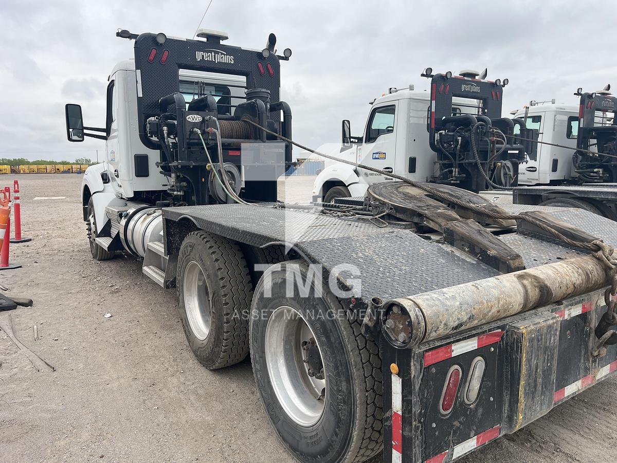 Used 2024 KENWORTH T880
