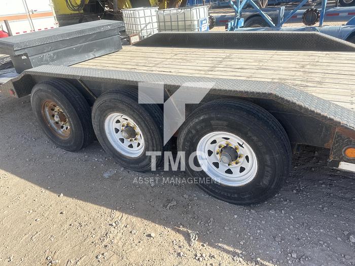 Used 2015 PJ Tri-Axle gooseneck trailer
