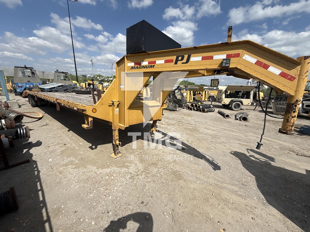 Used Magnum Flatbed Gooseneck Trailer