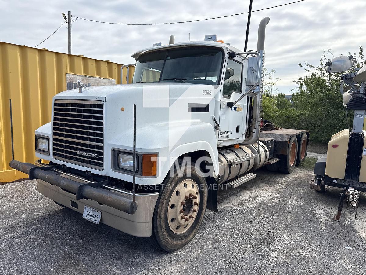 Used 2010 MACK CHU613