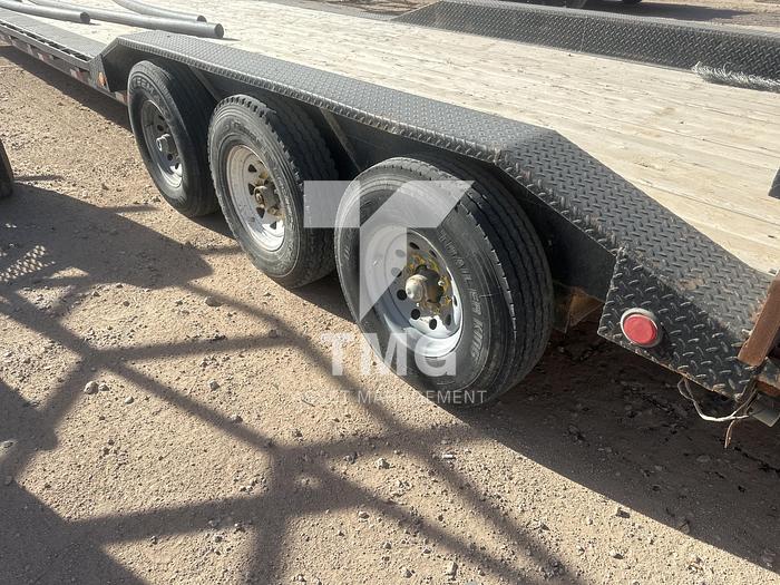 Used 2015 PJ Tri-Axle gooseneck trailer