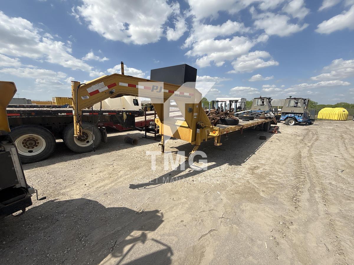Used Magnum Flatbed Gooseneck Trailer