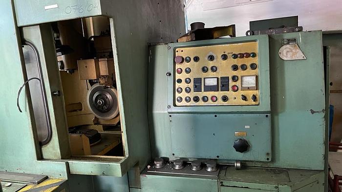 Used Półautomatyczna szlifierka do kół zębatych 5M841