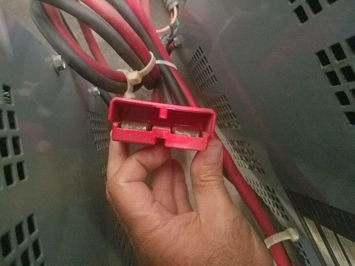 Used Hobart Battery Mate Model 725M1 12 -4