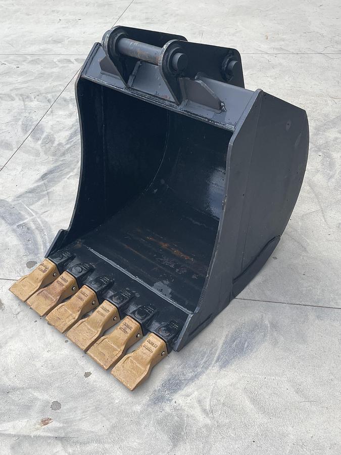 2025 ANNAGOLA 8T 30 IN Dig Bucket - Spade Tooth