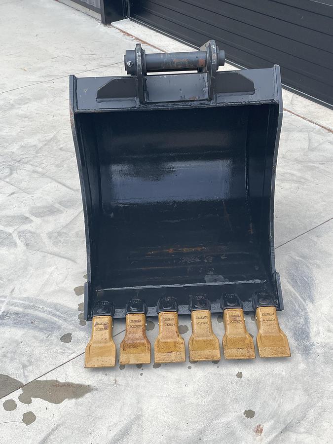 2025 ANNAGOLA 8T 30 IN Dig Bucket - Spade Tooth