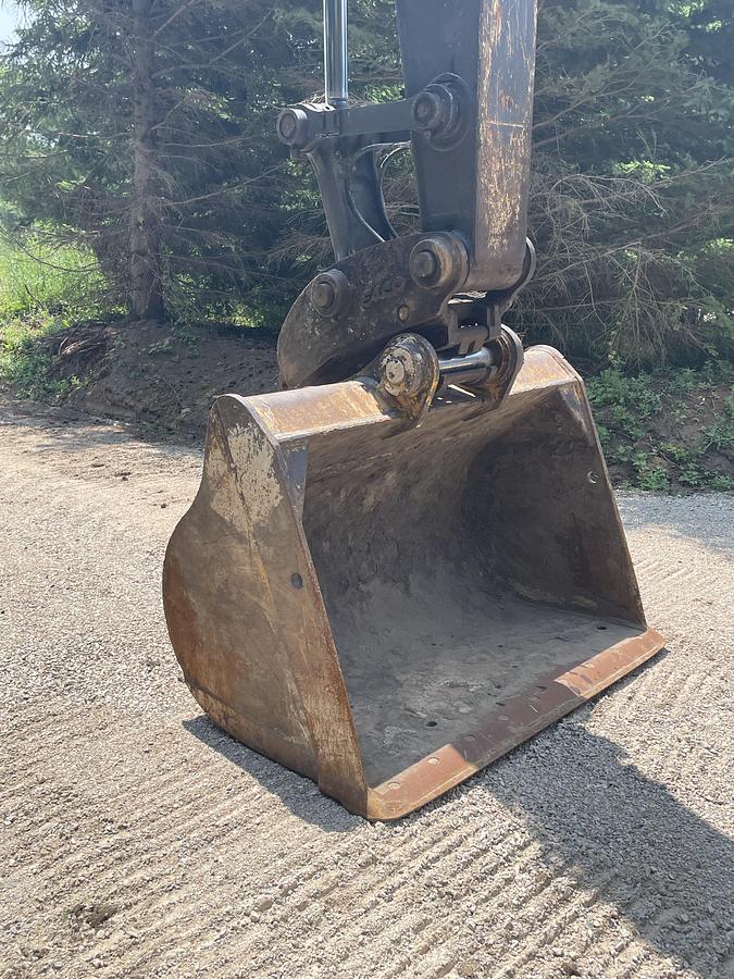 Used 2015 John Deere 245G LC