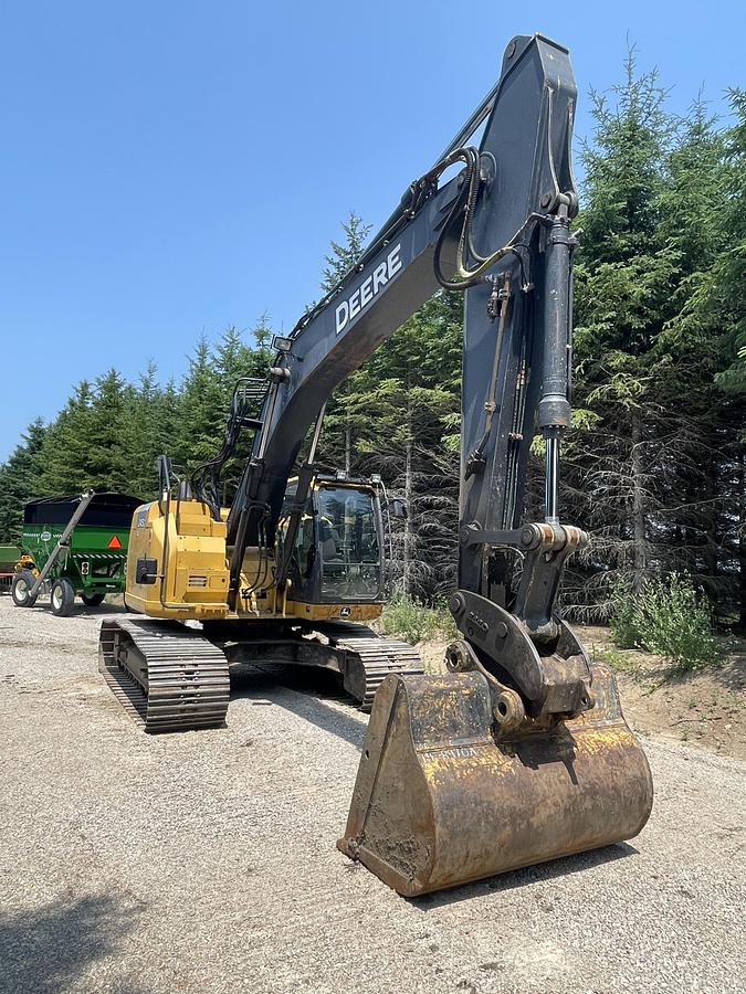 Used 2015 John Deere 245G LC