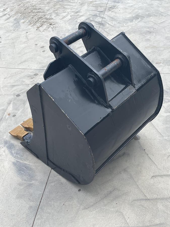 2025 ANNAGOLA 8T 30 IN Dig Bucket - Spade Tooth