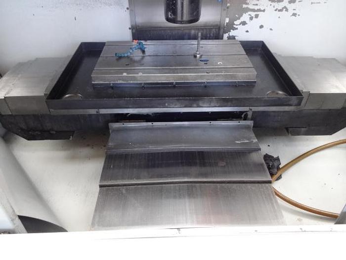 Utilisé Centre d’usinage vertical 3 axes Marque MIKRON – HAAS