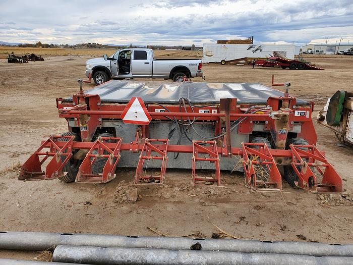 Used WIC 6 Row Beet Topper / Shredder