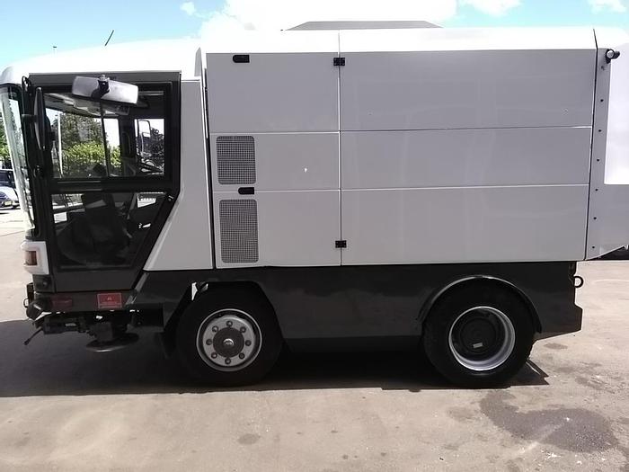 Gebruikt 2004 Ravo 560 STH