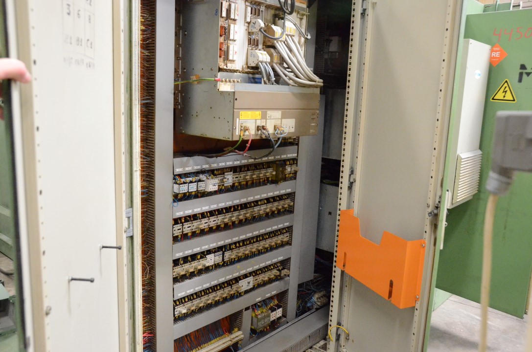 Usado 1992 ESTARTA 327 CNC Rectificadoras sin centros #4450