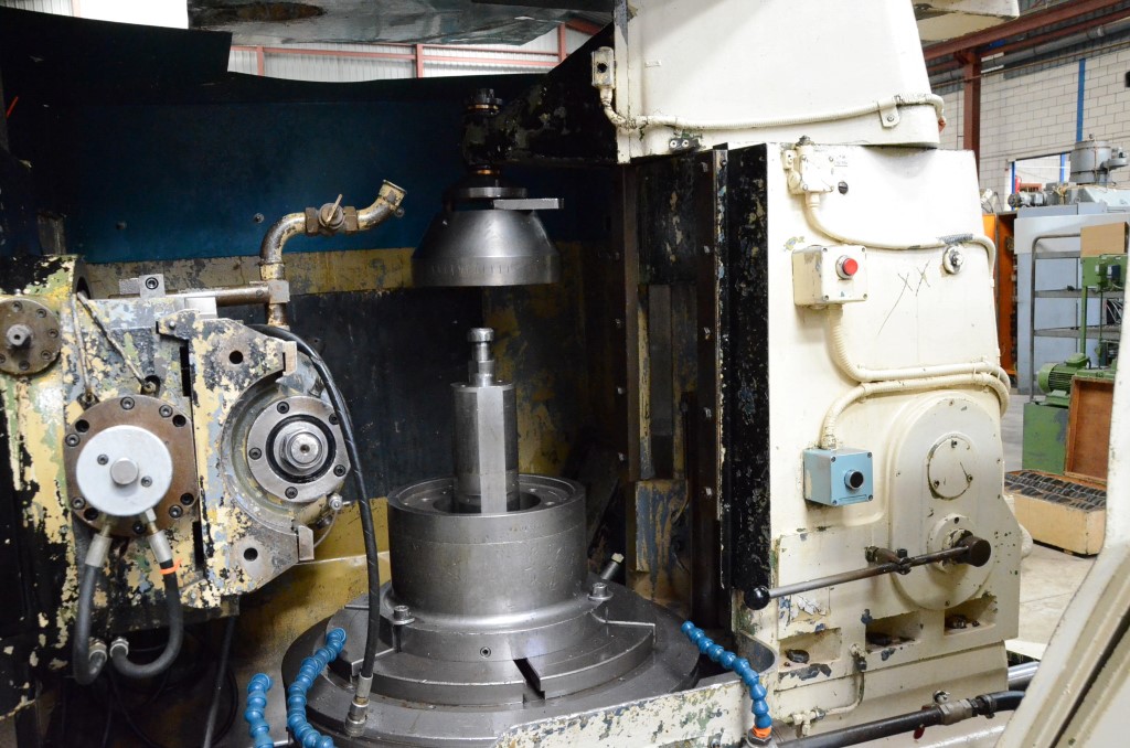 Usado 1966 LIEBHERR L 650 Talladoras de Fresa Madre #4314