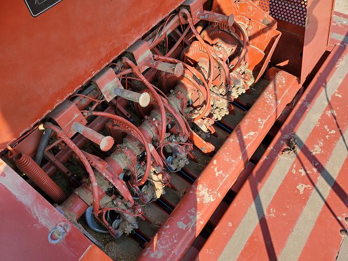 Used 2004 Hesston 4910 Baler w/ Accumulator