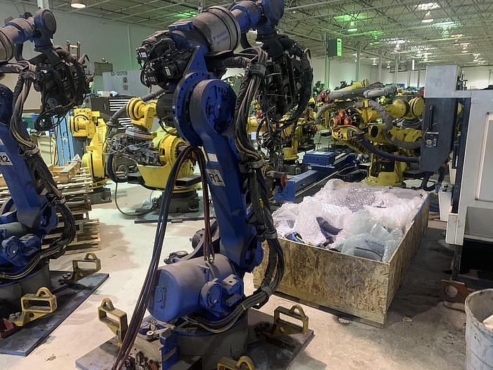 Used YASKAWA MOTOMAN ES165D 6 AXIS CNC ROBOT WITH DX100 CONTROLLER WITH SPOT WELDING GUN