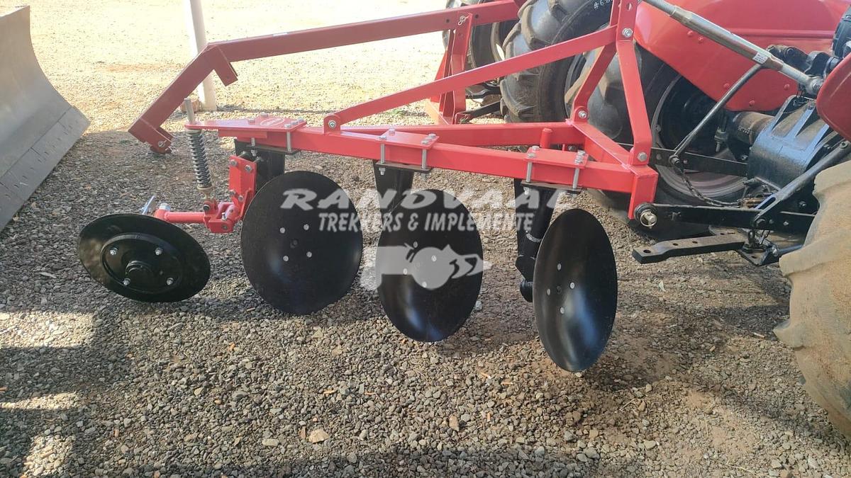 Used Massey Ferguson 135 combo deal with brand new 3 row disc plough only R129000 excl vat