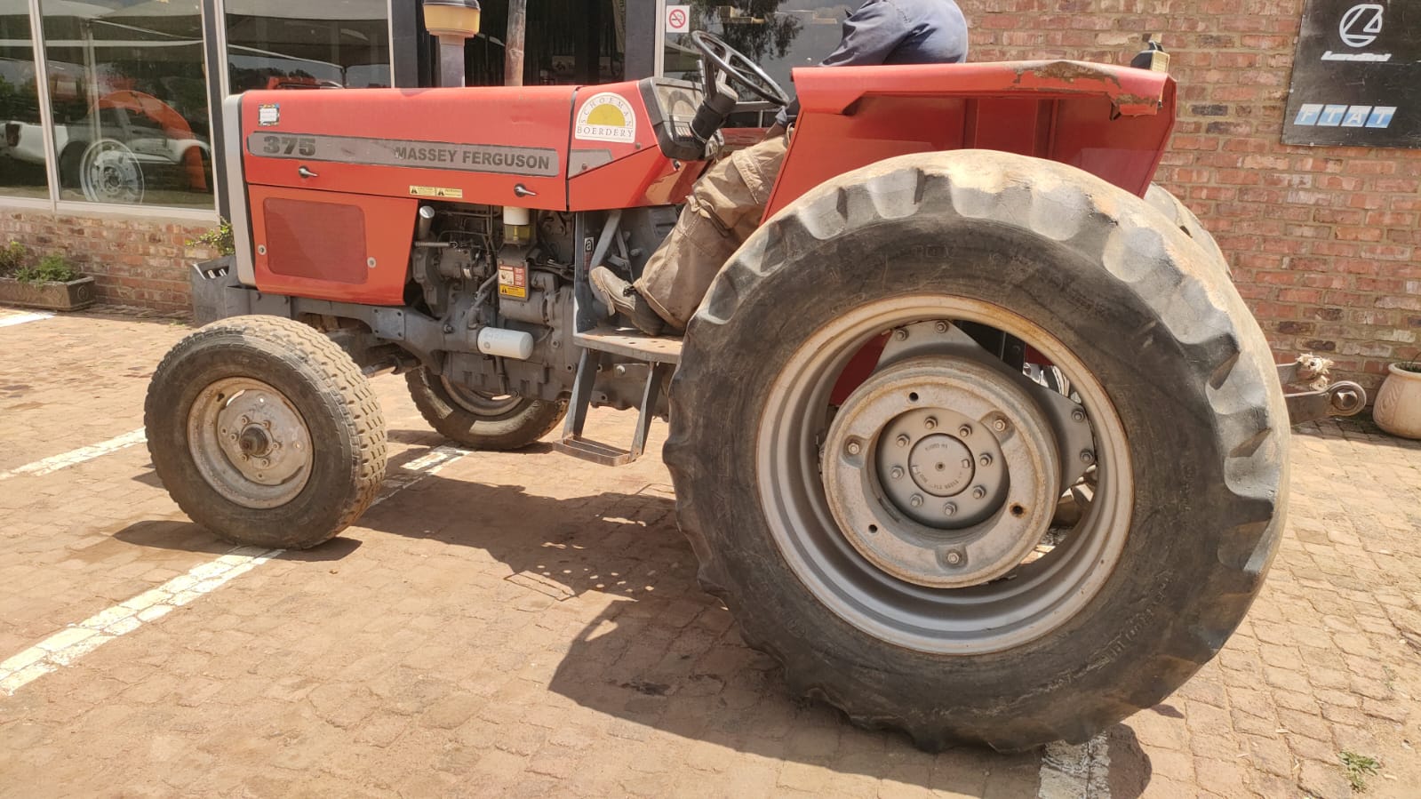 Used MASSEY FERGUSON 375 USED @ R160000 EXCL VAT