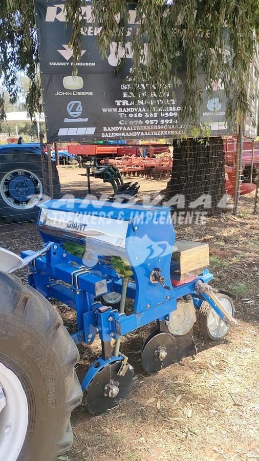 Used FORD 3610 WITH 2 ROW PLANTER COMBO @ R139000 EXCL VAT