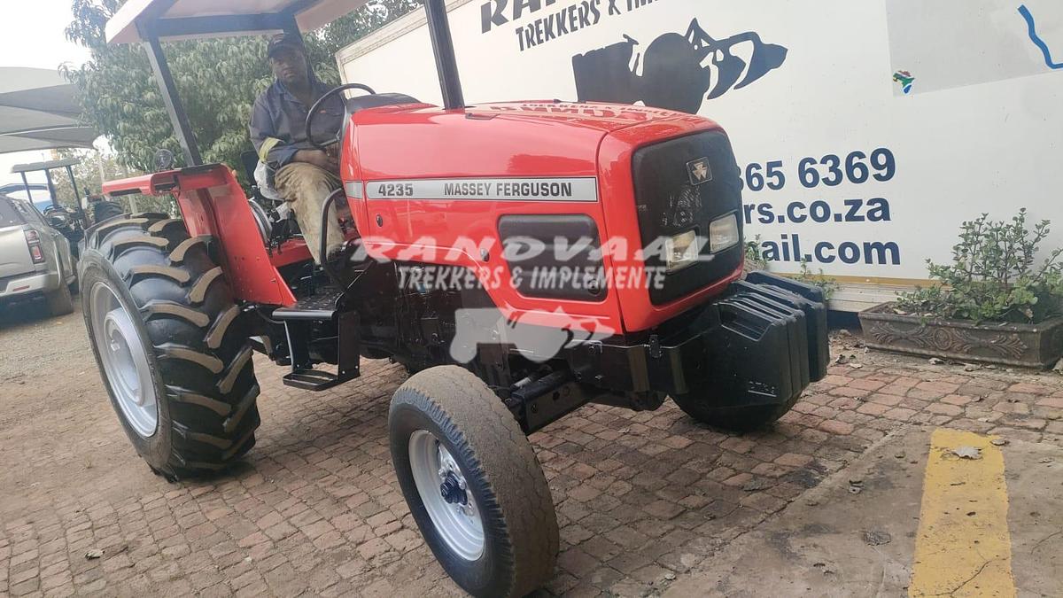 Refurbished MASSEY FERGUSON 4235 REFURBISHED
