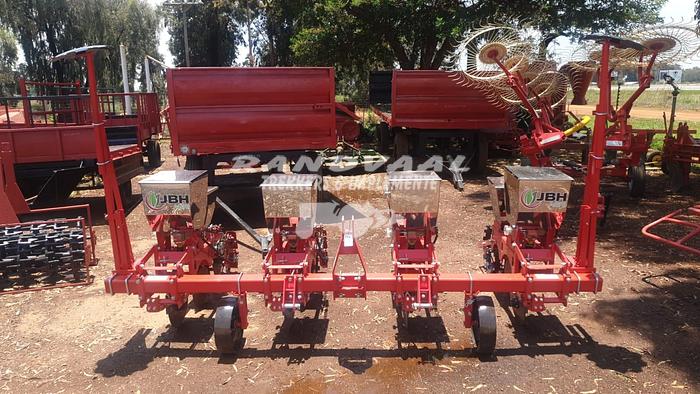 4 ROW PLANTER - R100000 EXCL VAT