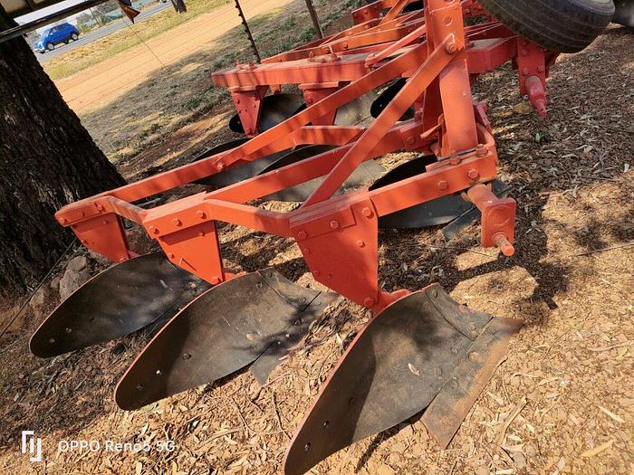 Implements Plough for sale at Randvaal Trekkers & Implemente