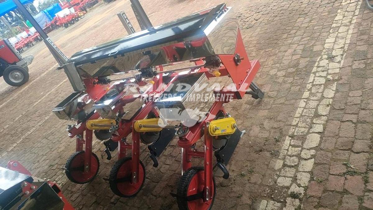 NEW 3 ROW MAIZE AND SOYA PLANTER @R48000 EXCL VAT