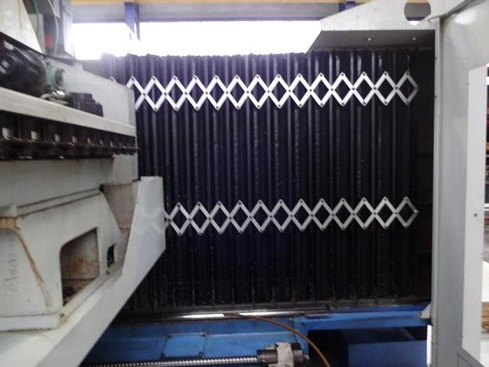 Utilisé 2003 MAZAK VTC 300 C-II centre d'usinage vertical