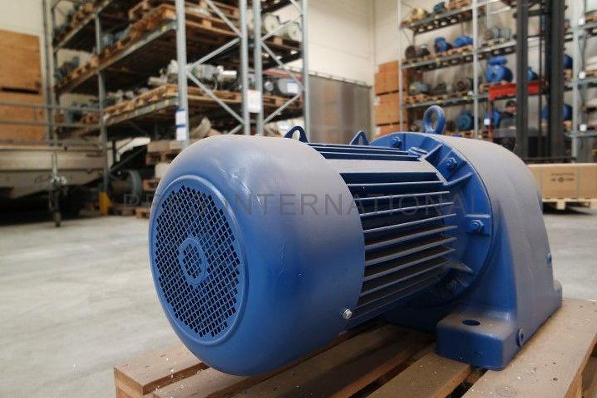 Used Gearmotor 30 kW - 73 RPM SEW