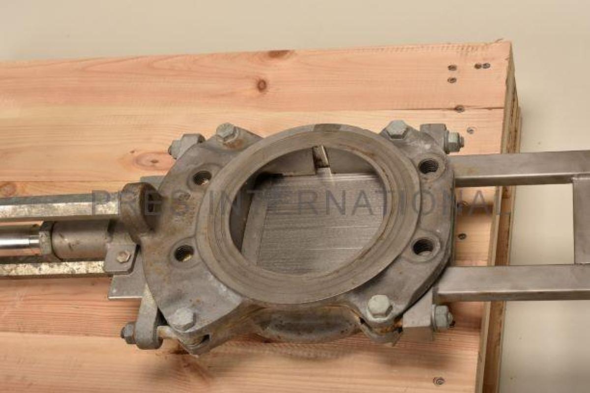 Used Knife/Pneumatic gate valve 150 mm
