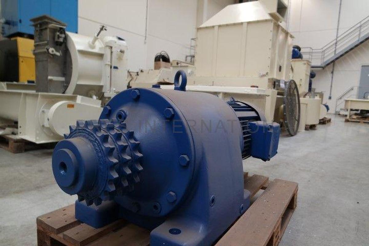 Used Gearmotor 30 kW - 73 RPM SEW