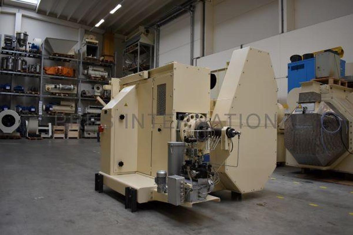 Used Pellet press Van Aarsen C750