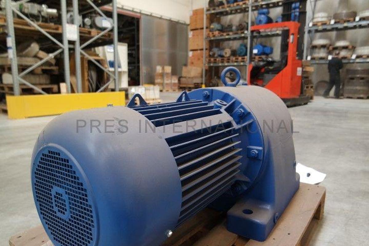 Used Gearmotor 30 kW - 73 RPM SEW