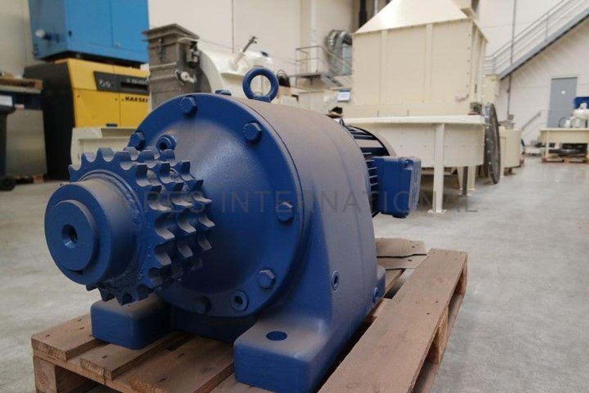 Used Gearmotor 30 kW - 73 RPM SEW