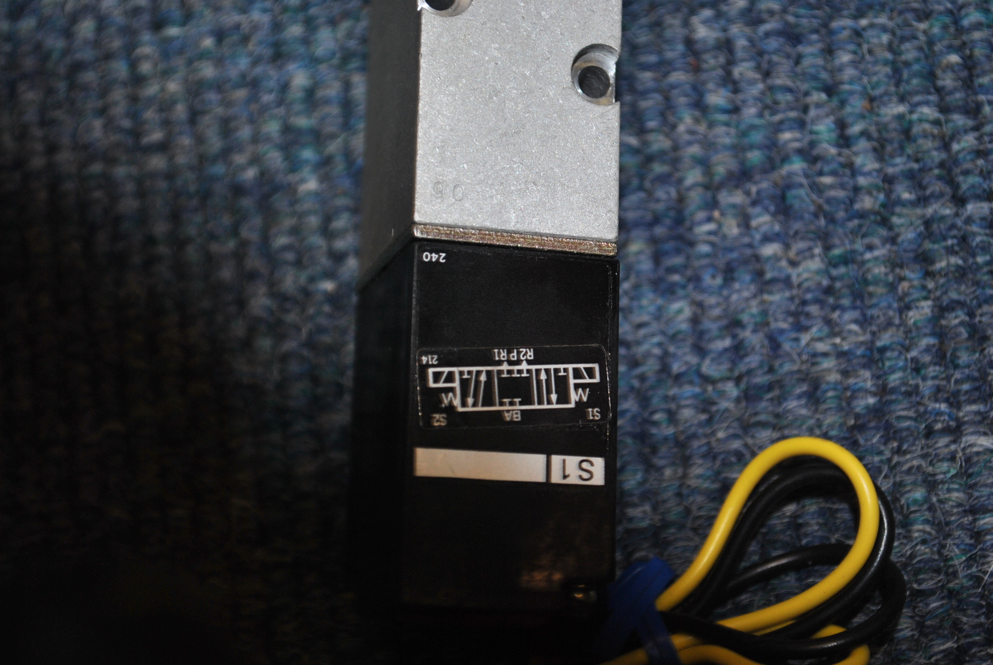 Used Koganei a203-4e2 solenoid air valve ac100V 0~7kgf/cm^2