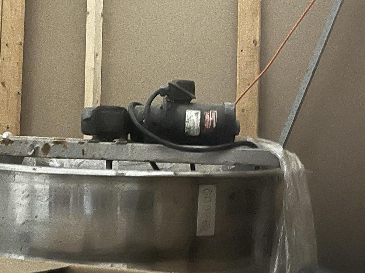 Used Used Stainless Steel Steam Jacketed Kettle with Top Mounted Agitation