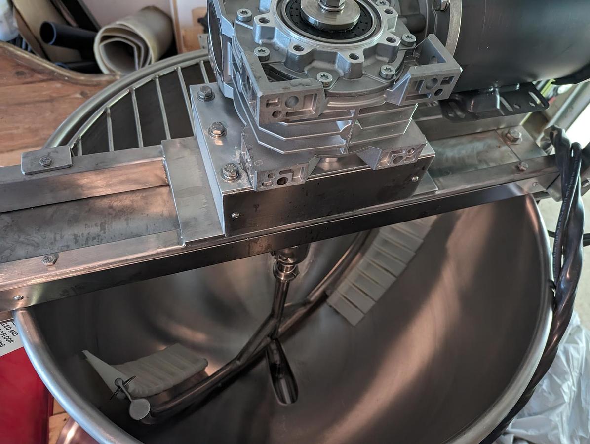 New 40, 60, 80 and 100 Gallon Stainless Stationary or Tilting Electric Kettles Model EL