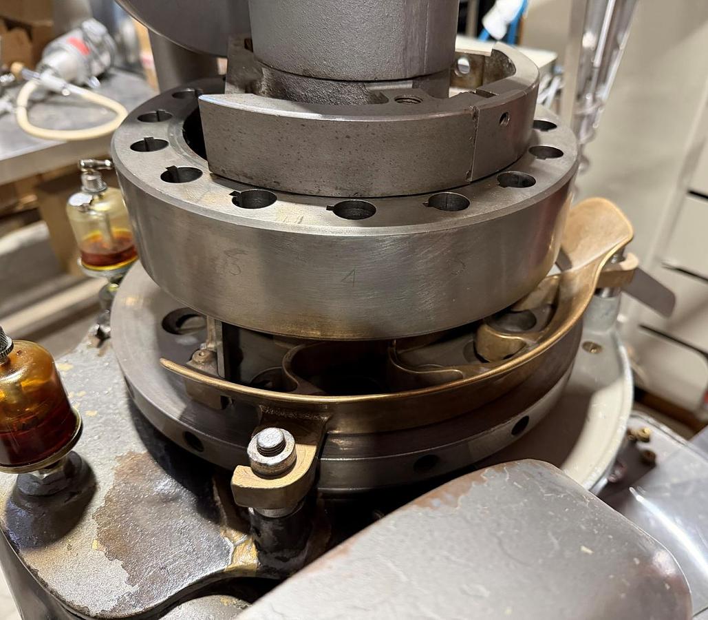 Used Used Manesty Model B3B 16 Station Rotary Tablet Press