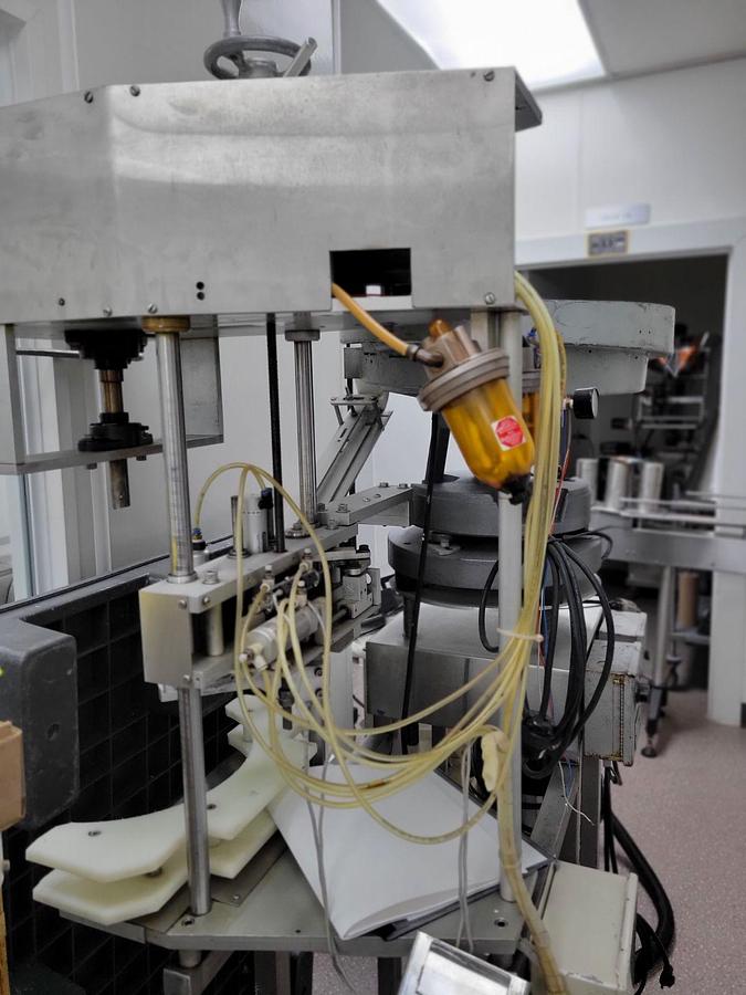 Used Used Aesus (DL Tech) 6 Head Liquid Filling Line