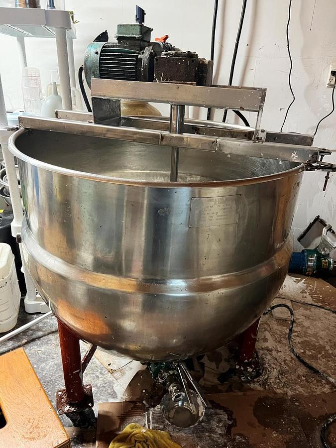 Used Used Stainless Steel Steam Jacketed Kettle with Top Mounted Agitation