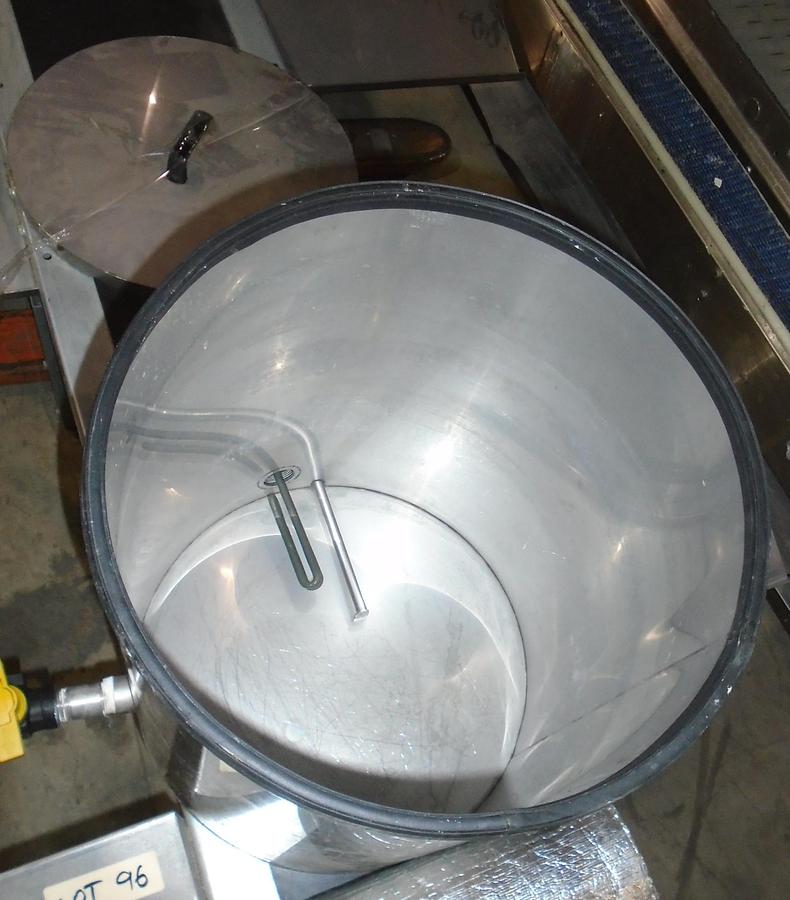 Used Used 20 Gallon Tank with Heating element & Heat Belt and spout