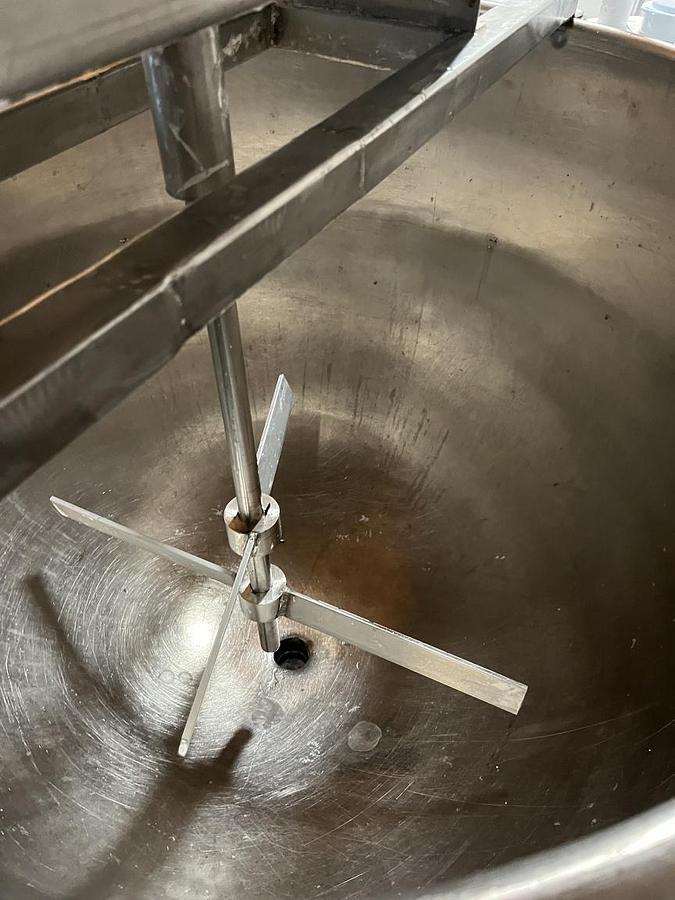 Used Used Stainless Steel Steam Jacketed Kettle with Top Mounted Agitation