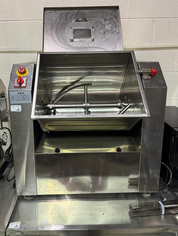 Used Like New Table Top Approx 1 Cubic Foot Stainless Steel Powder Tilting Blender