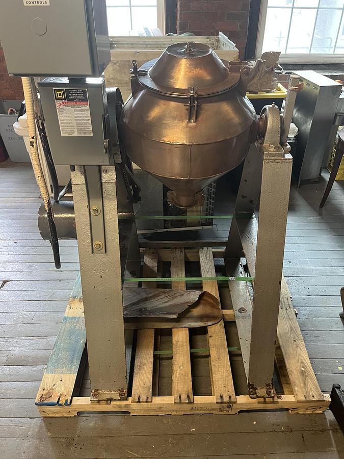 Used Used Approximately 1 Cubic Foot Cone Blender with Intensifier Bar