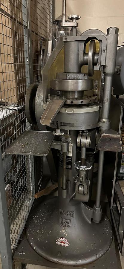 Used Used Manesty Model B3B 16 Station Rotary Tablet Press