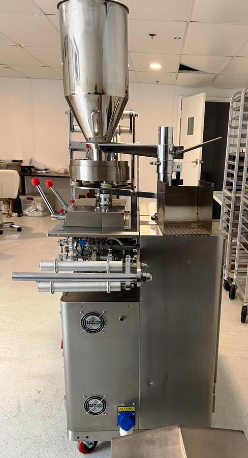 Used Used Auto Tea Bag Packing Machine with tag and Thread Model CH-10A