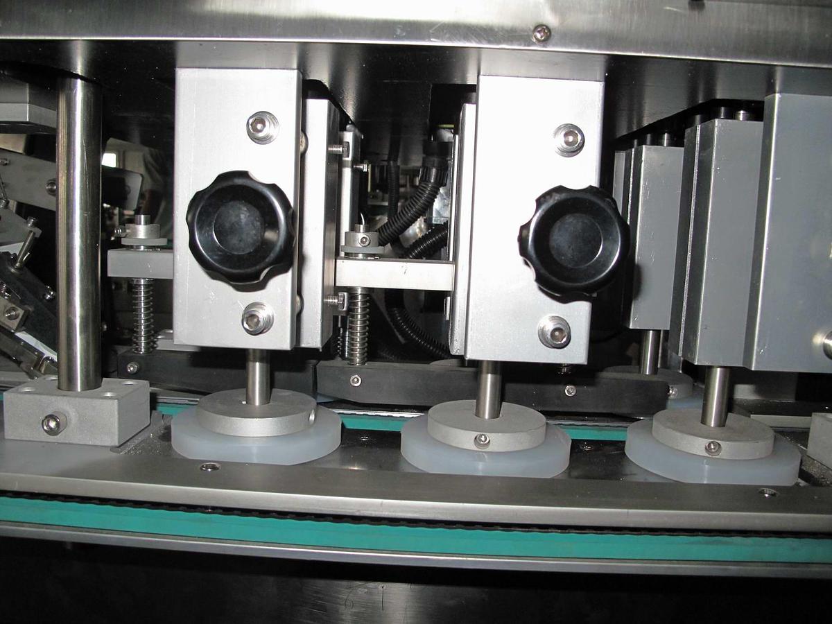 New Model XG-120 High Speed Spindle Capper with Elevator